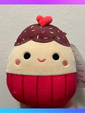 Squishmallows Cupcake NWT